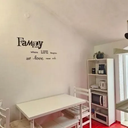 Дом отдыха Katy - Free Private Parking And Garden Поседарье