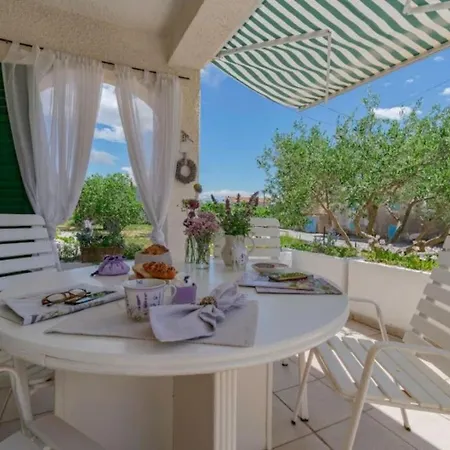 Prázdninový dům House Katy Posedarje