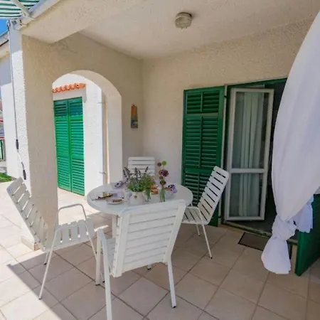 Casa de Férias House Katy Posedarje